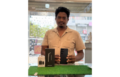 Happy Customer with Samsung Galaxy S25 – Smart Flagship Choice at OPSEL