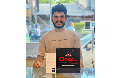 Happy Customer with Honor 400 Pro – Premium Performance at OPSEL